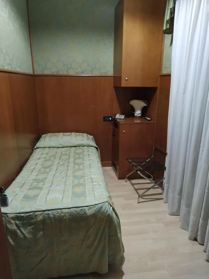 Atlantide Hotel Βενετία 2*,
