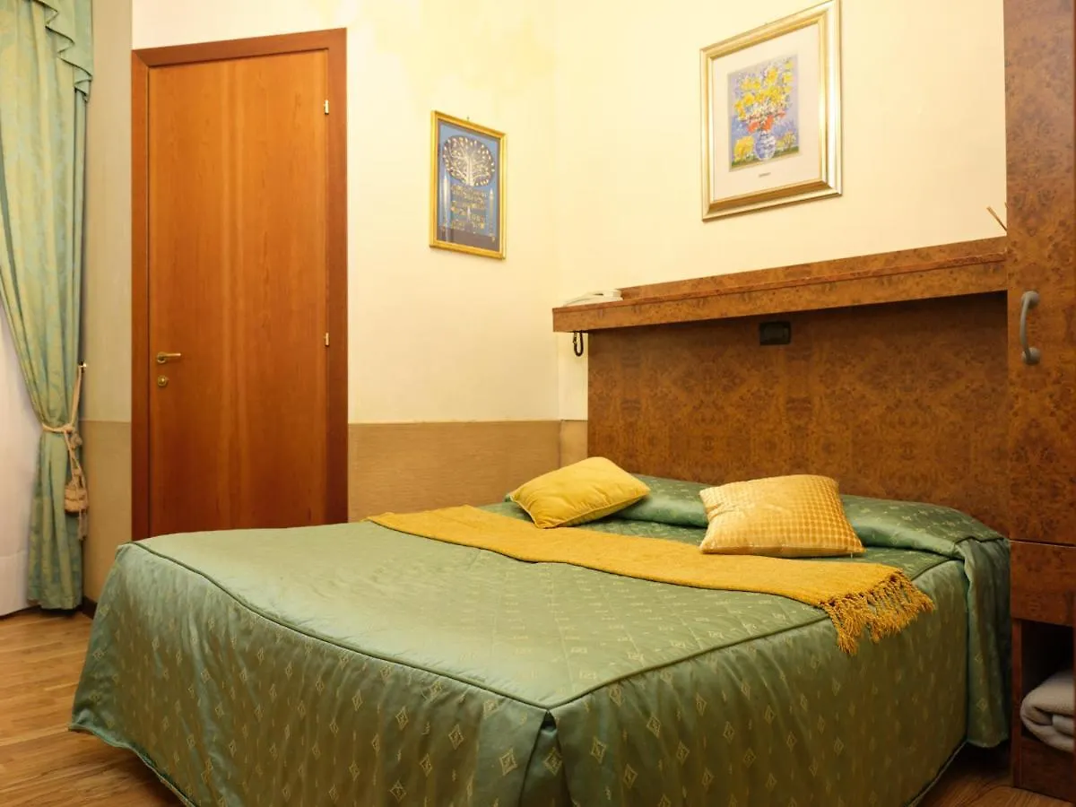 **  Atlantide Hotel Venecia Italia
