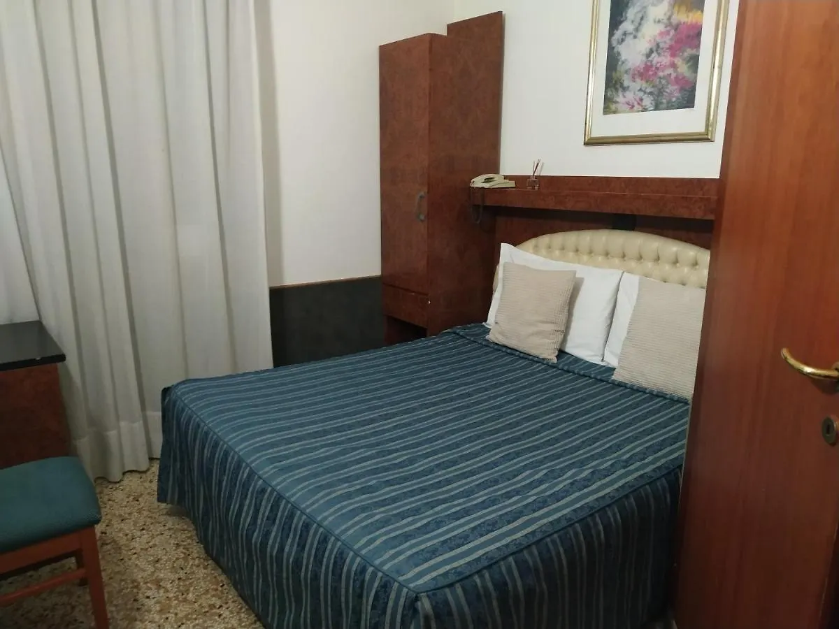 Atlantide Hotel Venecia 2*,